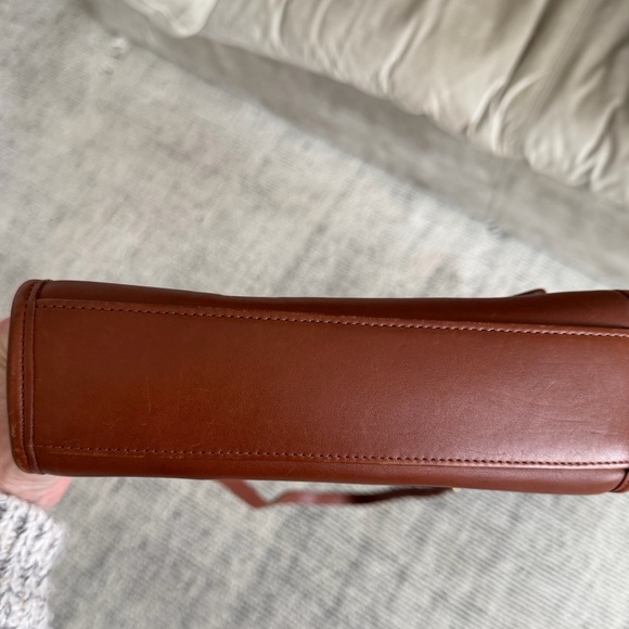 Authentic Vintage Coach Court Bag 9870 – British Tan Glove-Tanned Leather – 1997 - Picture 6 of 10